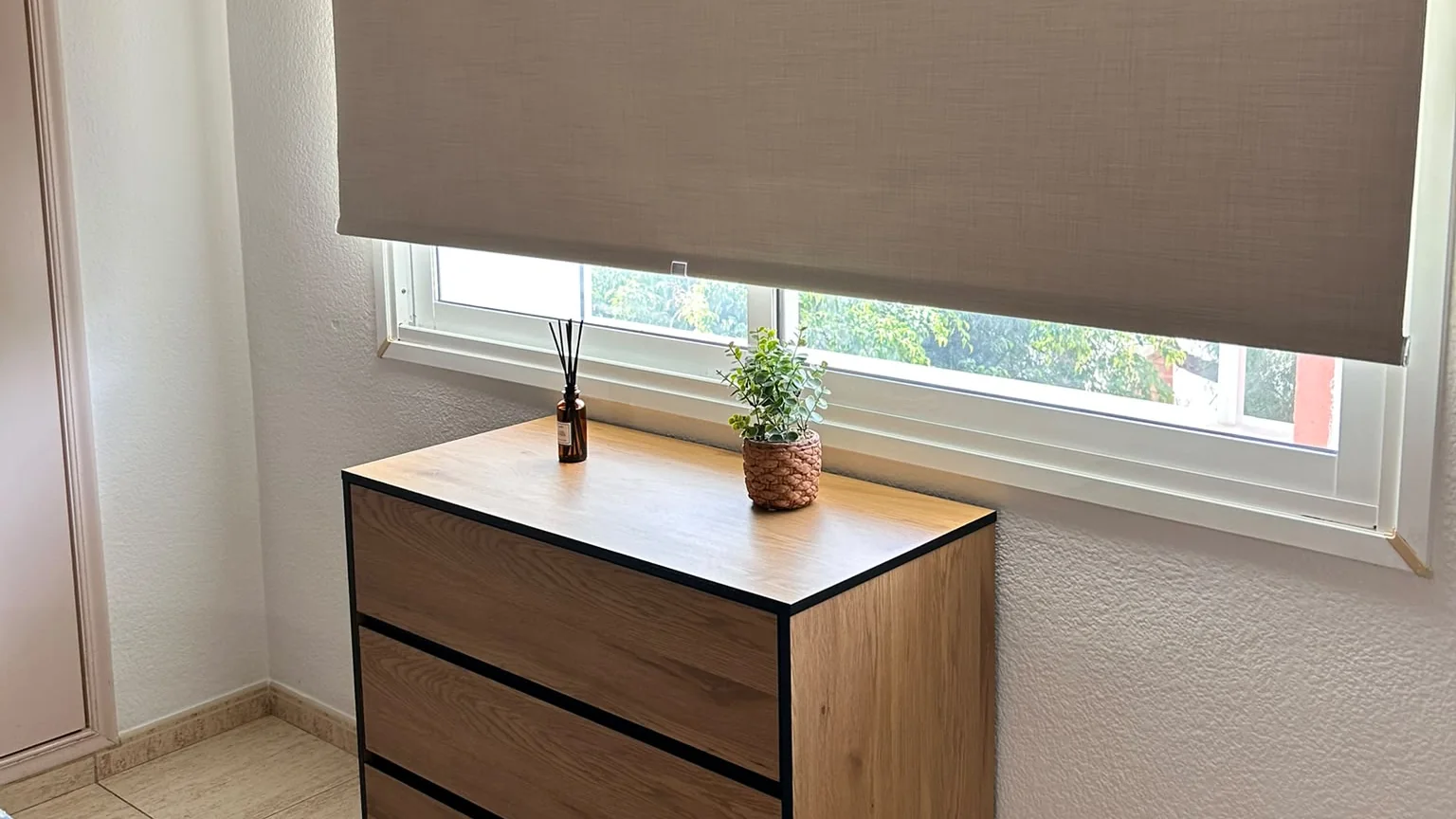 Bedroom chest of drawers with blackout blind, Los Tajinastes apartment